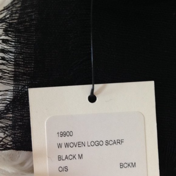 UGG Woven Logo Scarf Black White - Picture 5 of 5